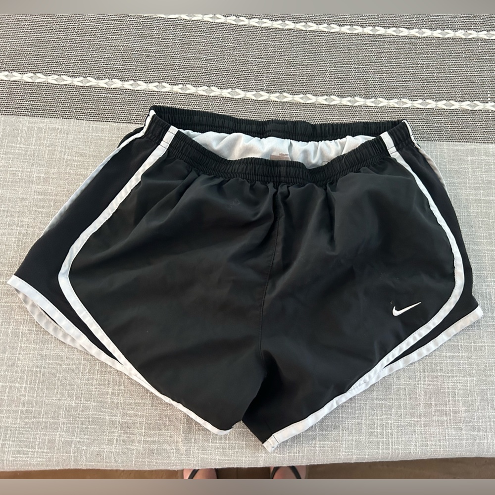 Brand: Nike size: small color: black and white